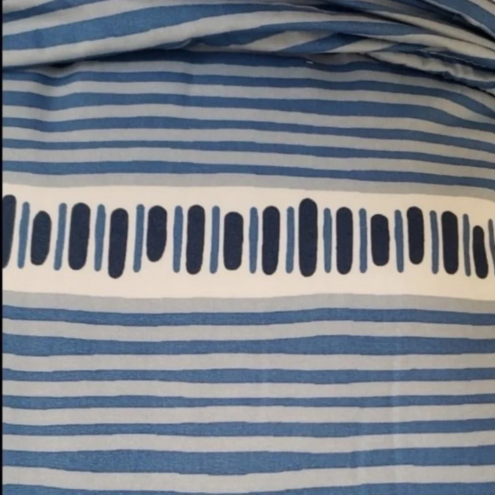NWT Marmalade 7-Piece Queen Reversible Comforter Set in Blue Sheet Set